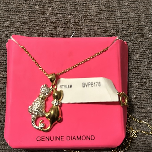 Two Cats Necklace with 18inch gold color chain - Picture 9 of 10